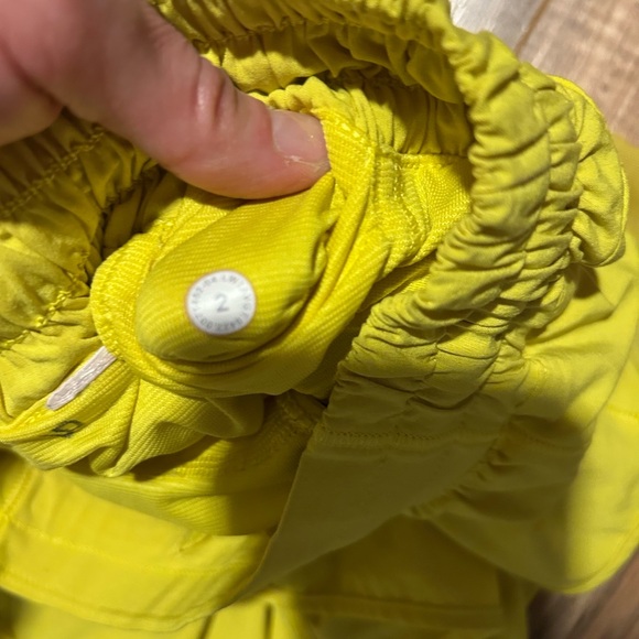 Lululemon hotty hot shorts yellow - Picture 2 of 4